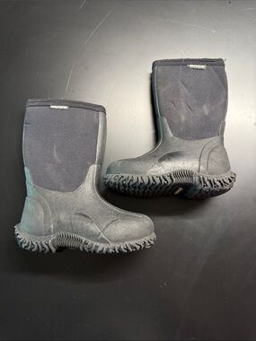 BOGS Black Boots - Toddler - Size 9